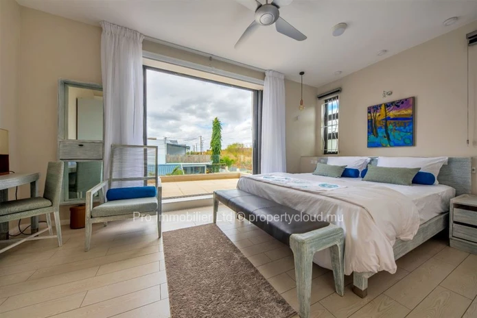 Elegantly designed and recently constructed, this fully furnished villa offers a generous living space and boasts a b...