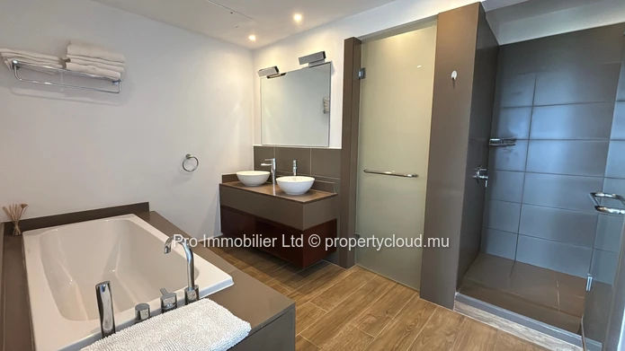 Ocean views in this luxurious 3-bedroom en suite first floor apartment, fully furnished and nestled in the world-clas...