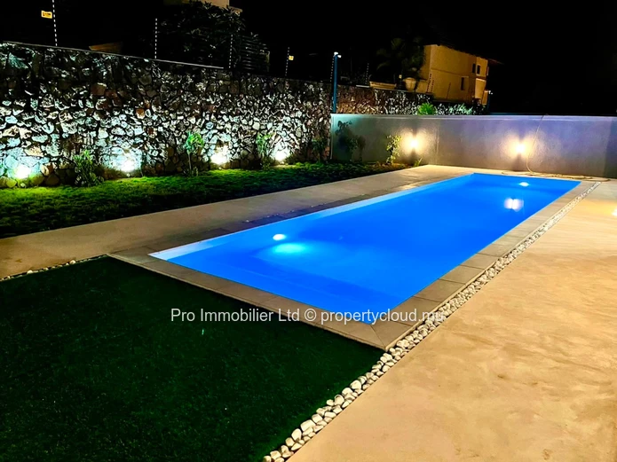 Spacious 4-Bedroom Villa for Rent – Pereybère