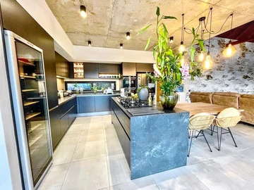 5 Bedroom Villa
