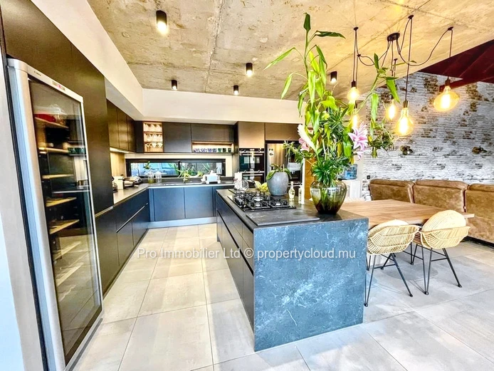 Stunning Fully Furnished Villa in Sought-After Palmyre Black River.