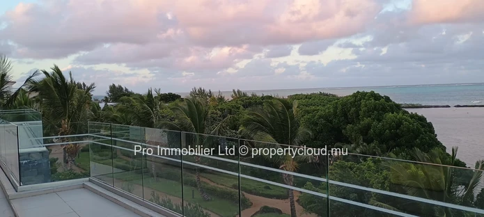 Exceptional seafront penthouse for sale at the prestigious Azuri Ocean & Golf Resort, Roches Noires.