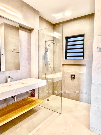 Ground floor apartment, beautifully furnished and brand new, located in Belle Vue , Mapou.