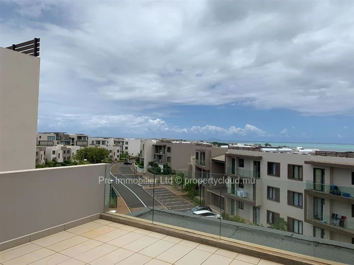 Votre expérience de vie avec ce penthouse à vendre, offrant des vues captivantes sur la mer et un espace abondant au ...
