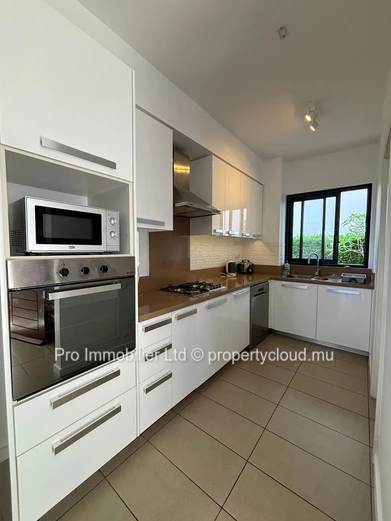 Appartement Meublé à Louer au Azuri Ocean & Golf Resort, Roches Noires.