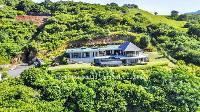 Stunning Fully Furnished Villa in Sought-After Palmyre Black River.