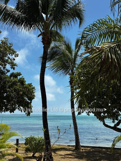 For Rent. Exquisite Waterfront Duplex with Panoramic Views of the Northern Islands – Roches Noires
