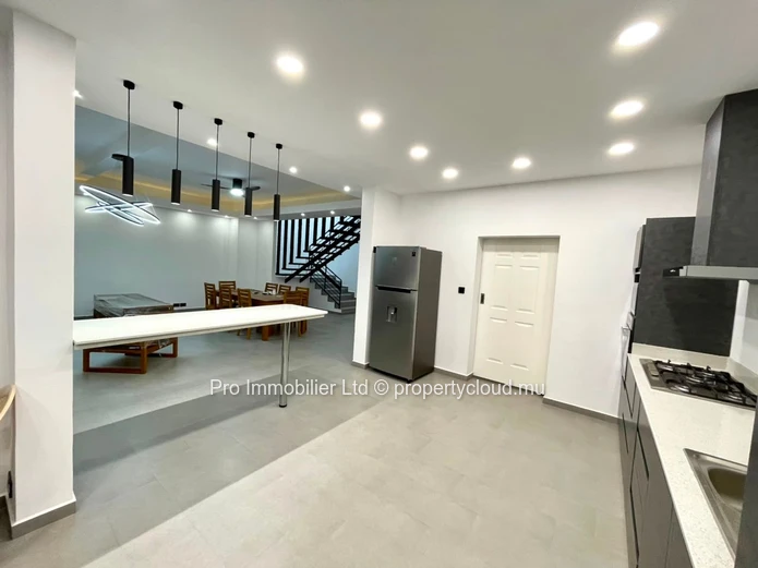 Spacious 4-Bedroom Villa for Rent – Pereybère
