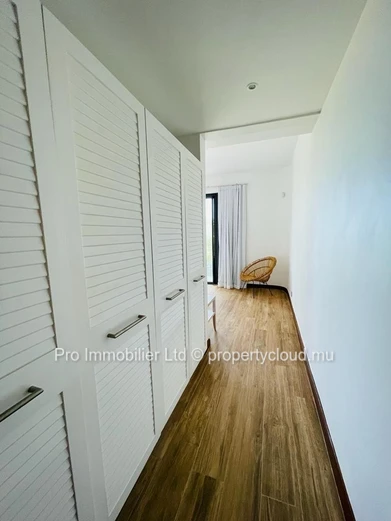 Ocean views in this luxurious 3-bedroom en suite first floor apartment, fully furnished and nestled in the world-clas...