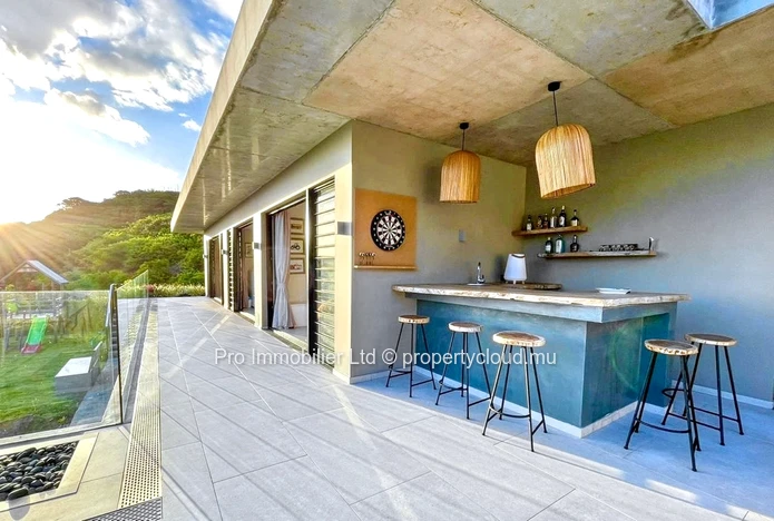 Stunning Fully Furnished Villa in Sought-After Palmyre Black River.