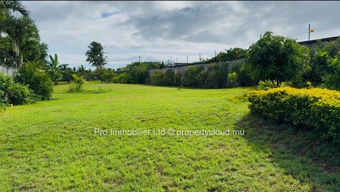 Two serviced plots of land located in Grand Gaude, in a highly sought-after and prestigious neighborhood.