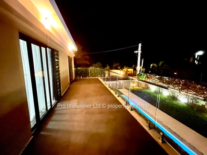 Spacious 4-Bedroom Villa for Rent – Pereybère
