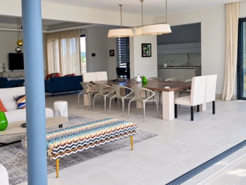 5 Bedroom Villa