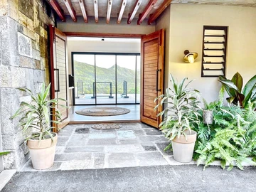 5 Bedroom Villa