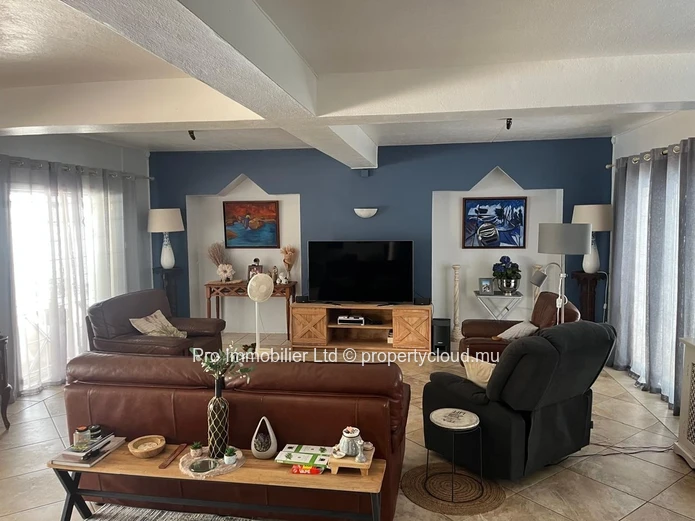 Cozy & Spacious Architect-Designed Family Home for Rent at Roches Noires