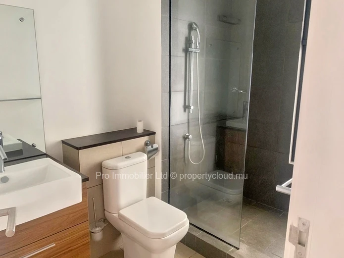 Votre expérience de vie avec ce penthouse à vendre, offrant des vues captivantes sur la mer et un espace abondant au ...