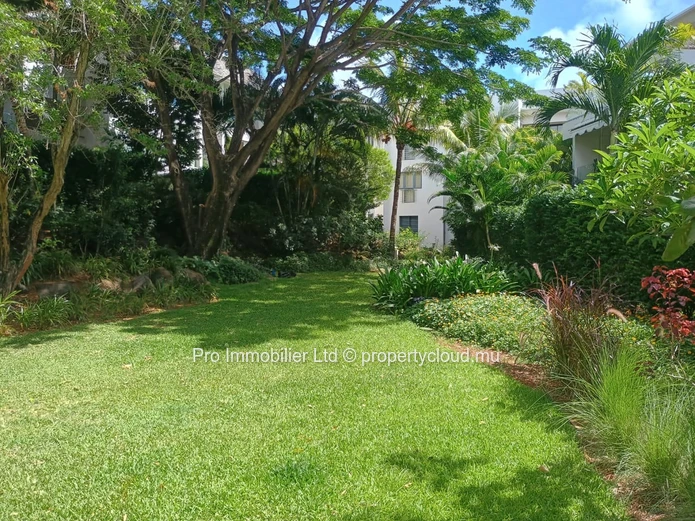 Nice and cozy first-floor apartment located at the prestigious Azuri Ocean & Golf Resort, Roches Noires.