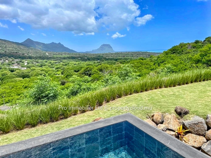Stunning Fully Furnished Villa in Sought-After Palmyre Black River.