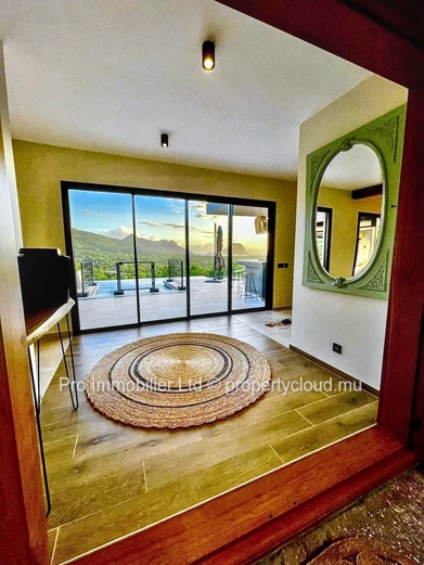 Stunning Fully Furnished Villa in Sought-After Palmyre Black River.