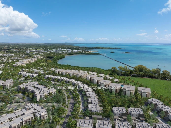 Une maison qui respire avec vous. Townhouse de 3 et 4 chambre 'Ophélys' à vendre à Azuri.