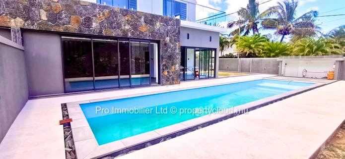 Spacious 4-Bedroom Villa for Rent – Pereybère