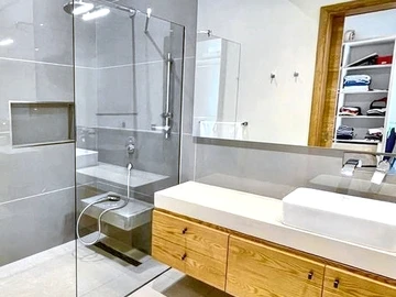 5 Bedroom Villa
