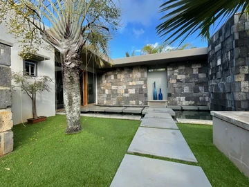 5 Bedroom Villa