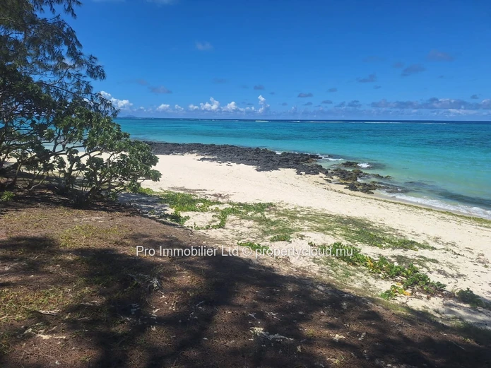 FOR SALE – Exceptional FREEHOLD Beachfront Land at Belle Mare
