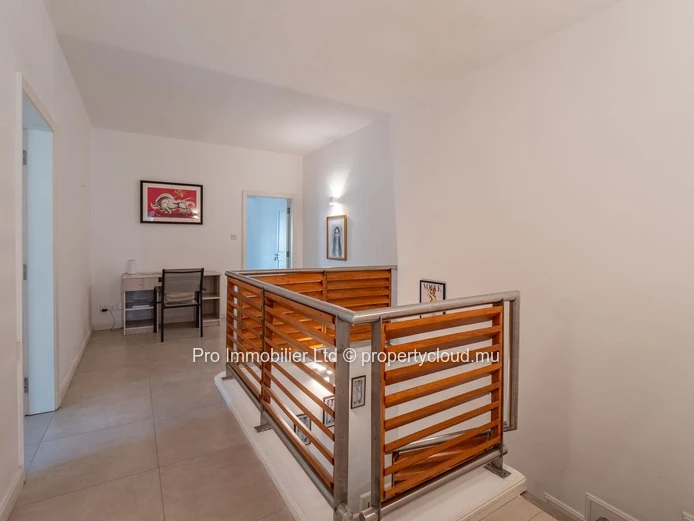 Fully Renovated Duplex With Private Garden And Basement ,Black River