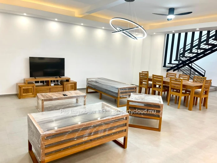 Spacious 4-Bedroom Villa for Rent – Pereybère