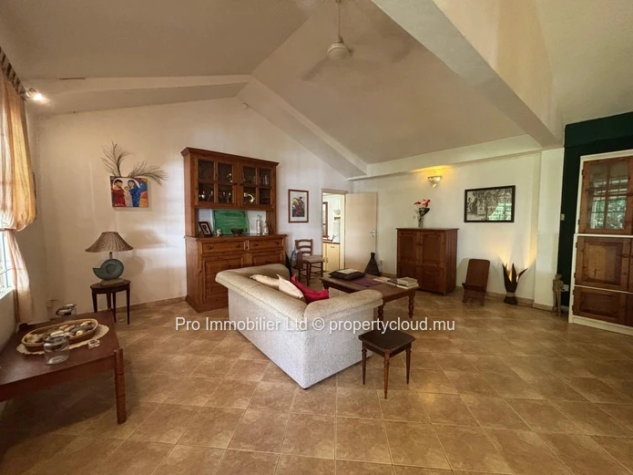 SPACIOUS FAMILY RESIDENCE WITH INDEPENDENT STUDIO & EXTENSIVE OUTBUILDINGS Pereybere Grand Baie.