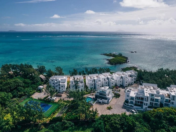 Ground floor beachfront apartment for rent in Grand Gaube.