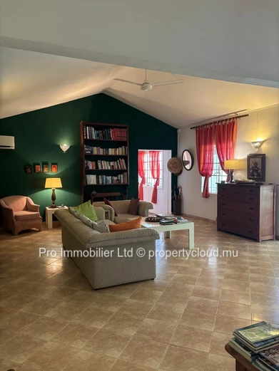 SPACIOUS FAMILY RESIDENCE WITH INDEPENDENT STUDIO & EXTENSIVE OUTBUILDINGS Pereybere Grand Baie.