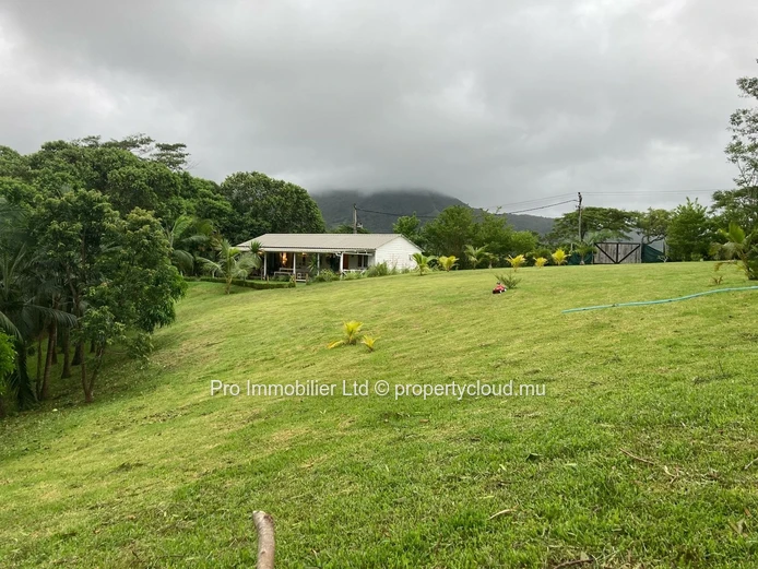 Magnificent property nestled in an exceptional setting in L’Étoile.