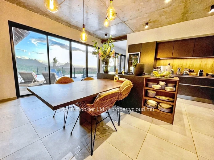 Stunning Fully Furnished Villa in Sought-After Palmyre Black River.
