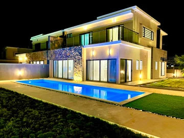 4 Bedroom Villa