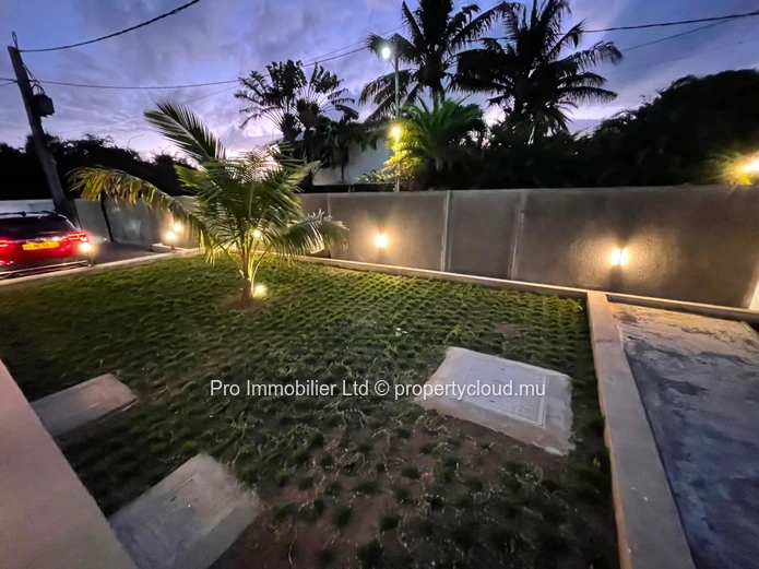 Spacious 4-Bedroom Villa for Rent – Pereybère