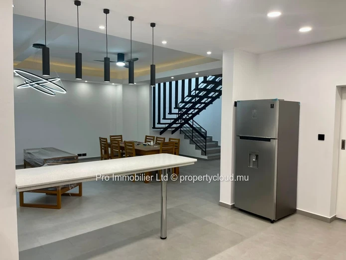 Spacious 4-Bedroom Villa for Rent – Pereybère
