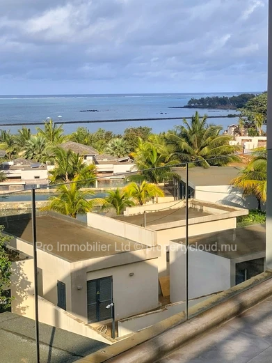 Votre expérience de vie avec ce penthouse à vendre, offrant des vues captivantes sur la mer et un espace abondant au ...