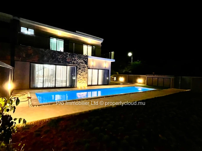 Spacious 4-Bedroom Villa for Rent – Pereybère