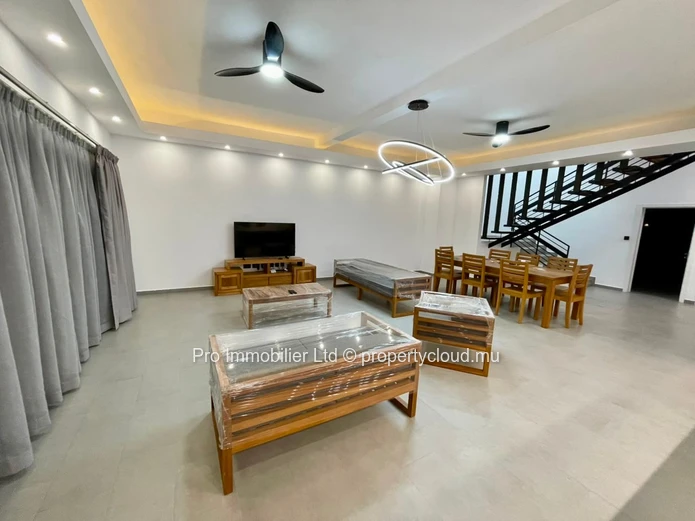 Spacious 4-Bedroom Villa for Rent – Pereybère