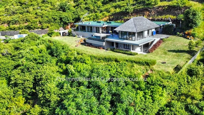 Stunning Fully Furnished Villa in Sought-After Palmyre Black River.
