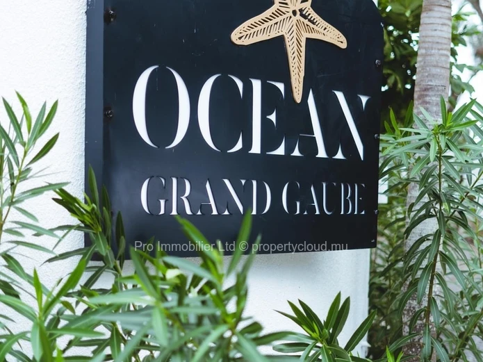 Ground floor beachfront apartment for rent in Grand Gaube.