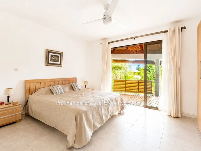 Fully Renovated Duplex With Private Garden And Basement ,Black River